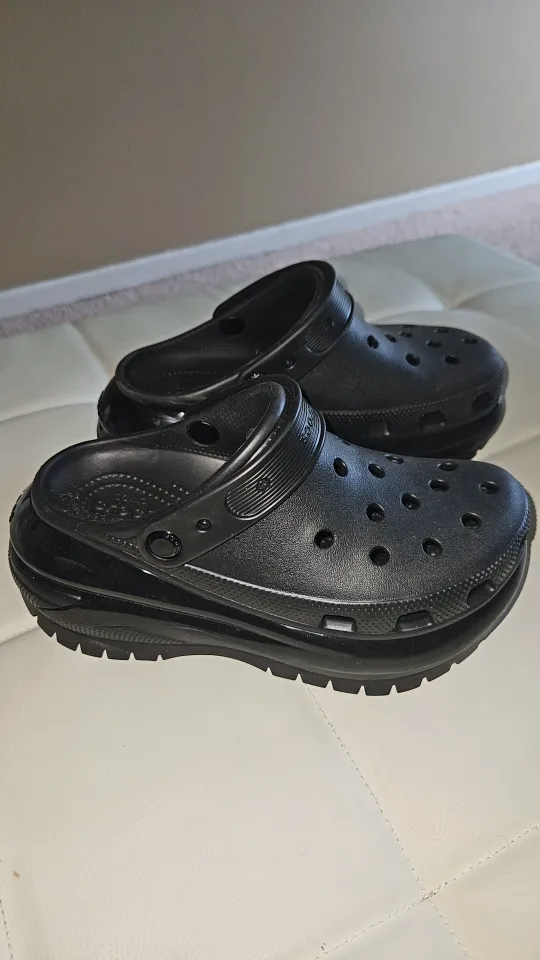 Crocs Classic Clog, Black, Size 6 thumbnail