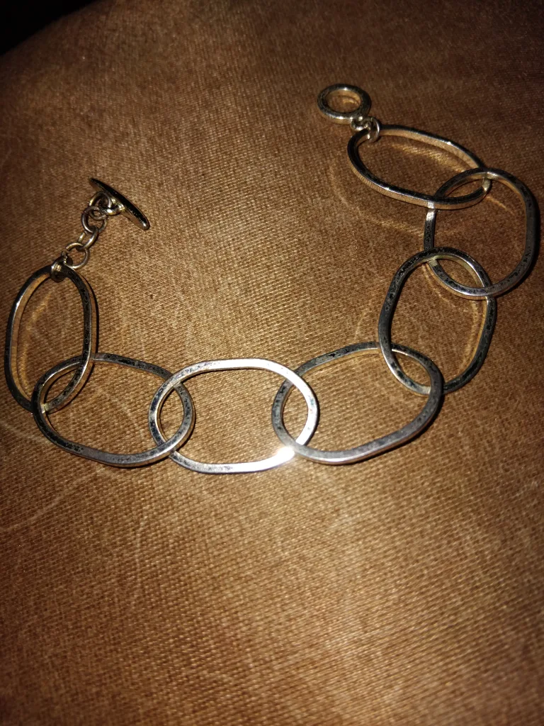 Silver Tone Oval Link Bracelet image indicator(2)