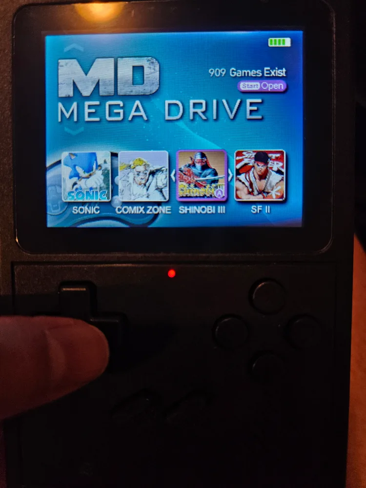 🧡Retro Handheld Game Console - 800+ Games image indicator(3)