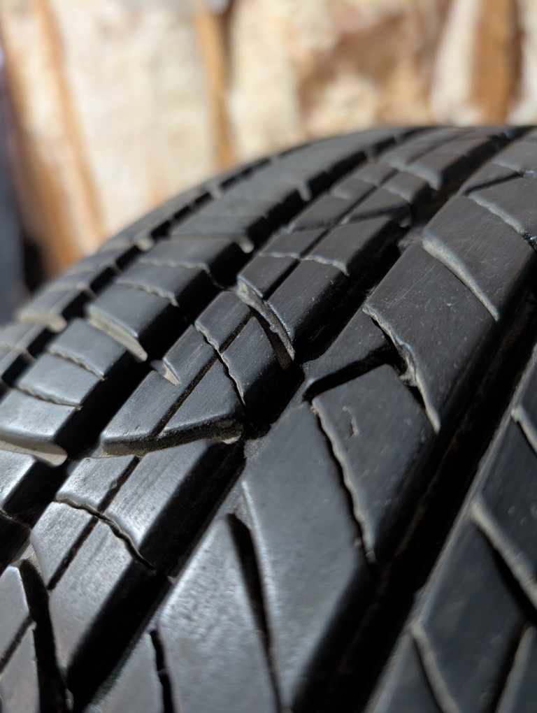 (4)-205/60R16 Motomaster SE3 All Season Tires