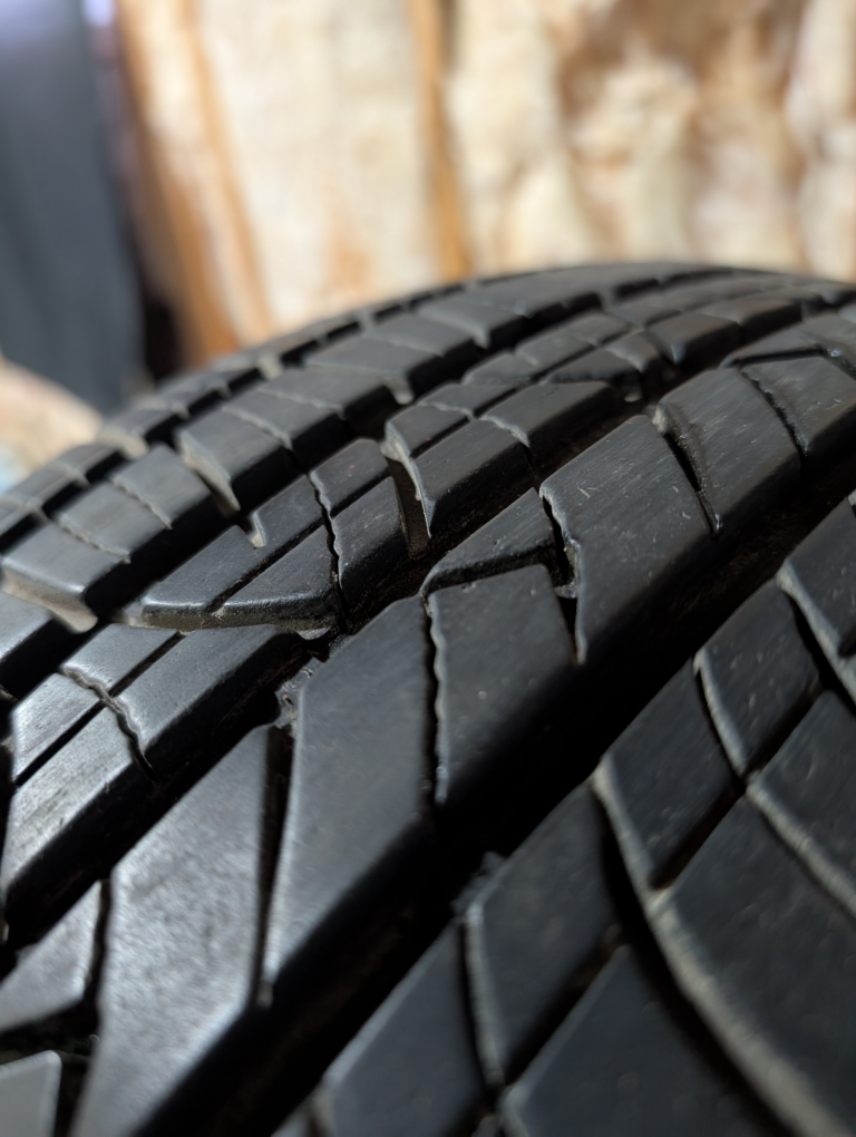(4)-205/60R16 Motomaster SE3 All Season Tires - photo 2