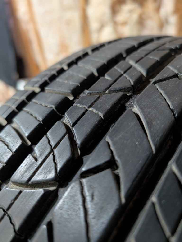 (4)-205/60R16 Motomaster SE3 All Season Tires - photo 4
