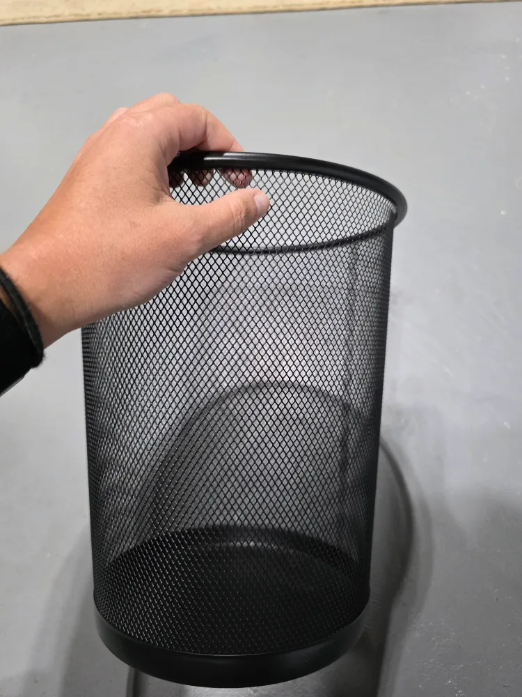 Black Metal Mesh Wastebasket 🧡 image indicator(2)