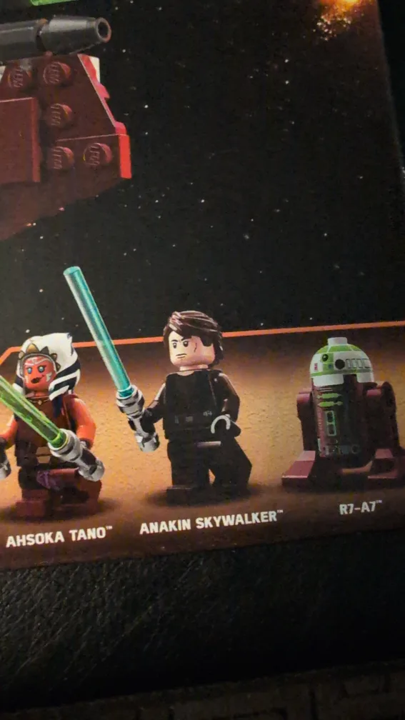 LEGO Star Wars Ahsoka's Jedi Interceptor 75401 image indicator(3)