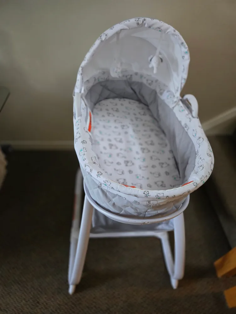 Delta Deluxe Moses Bassinet! thumbnail