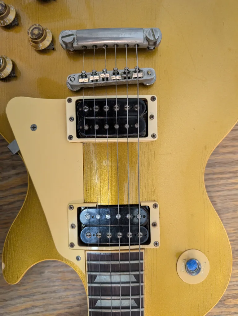 Gibson Les Paul Classic Gold Top w/ Case image indicator(7)