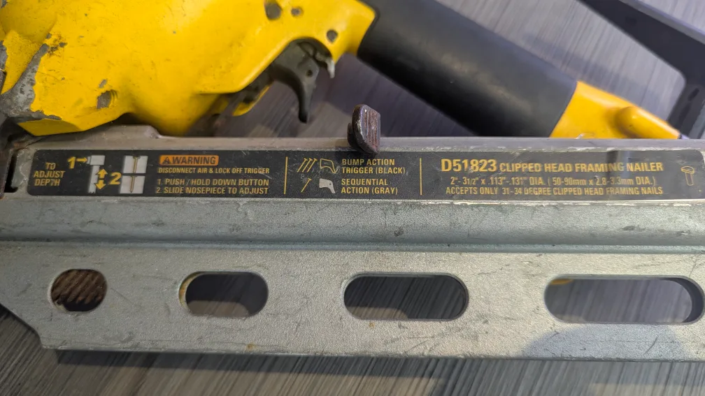DeWalt D51823 Clipped Head Framing Nailer image indicator(3)