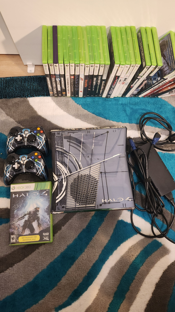 Xbox 360 Halo 4 Limited Edition Console Bundle