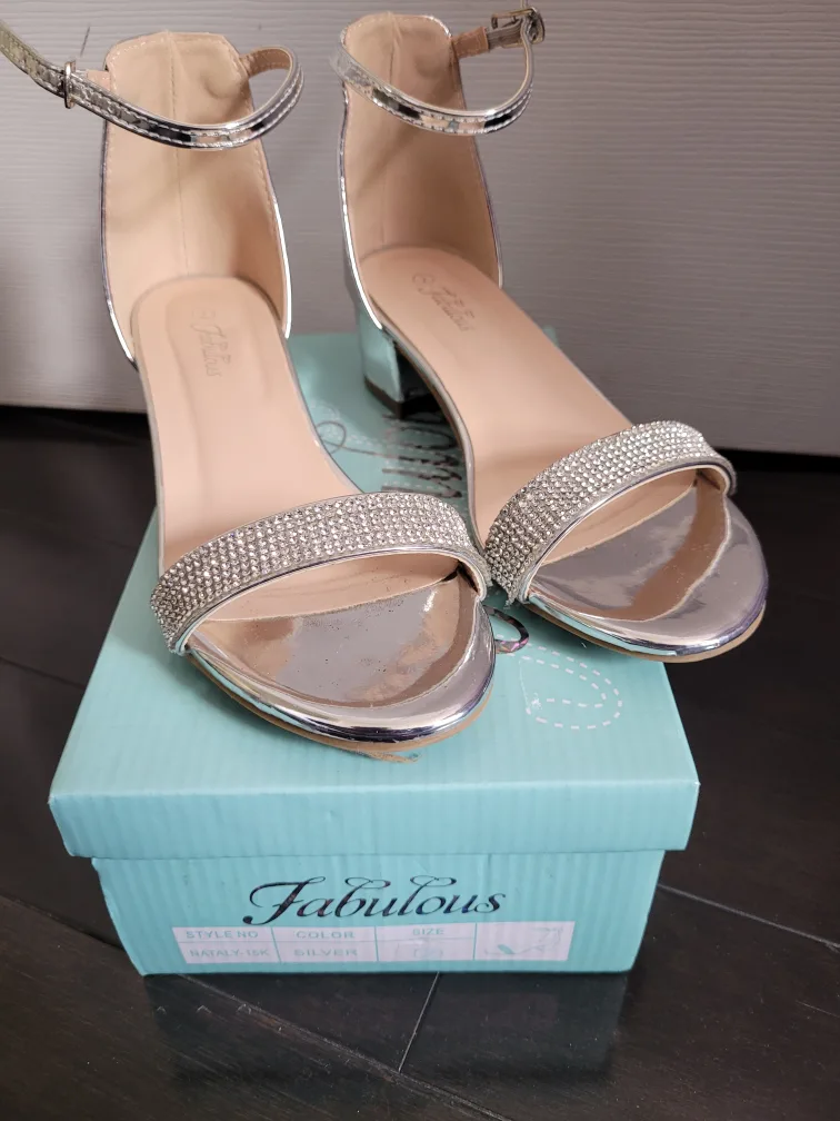 Fabulous Silver Heels - Girls Size 2 thumbnail