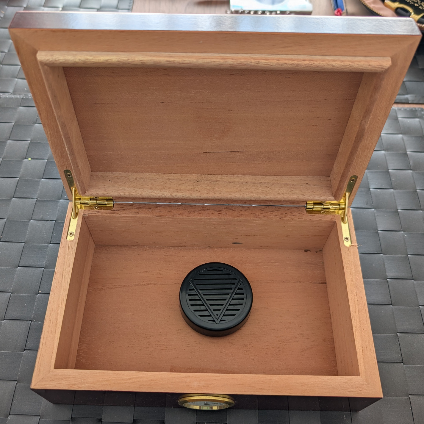 Cigar Humidor Box with Accessories - photo 4