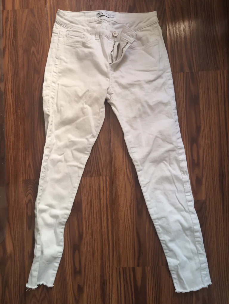 Zara White Denim Jeans - Size 4 thumbnail