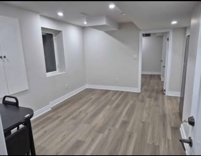 one  bedroom ,hall & kitchen basement apartment for rent - photo 4
