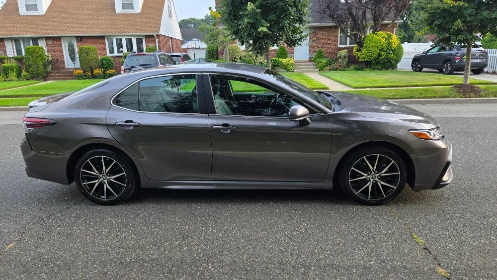 2024 Toyota Camry SE Sedan - Gray image indicator(3)