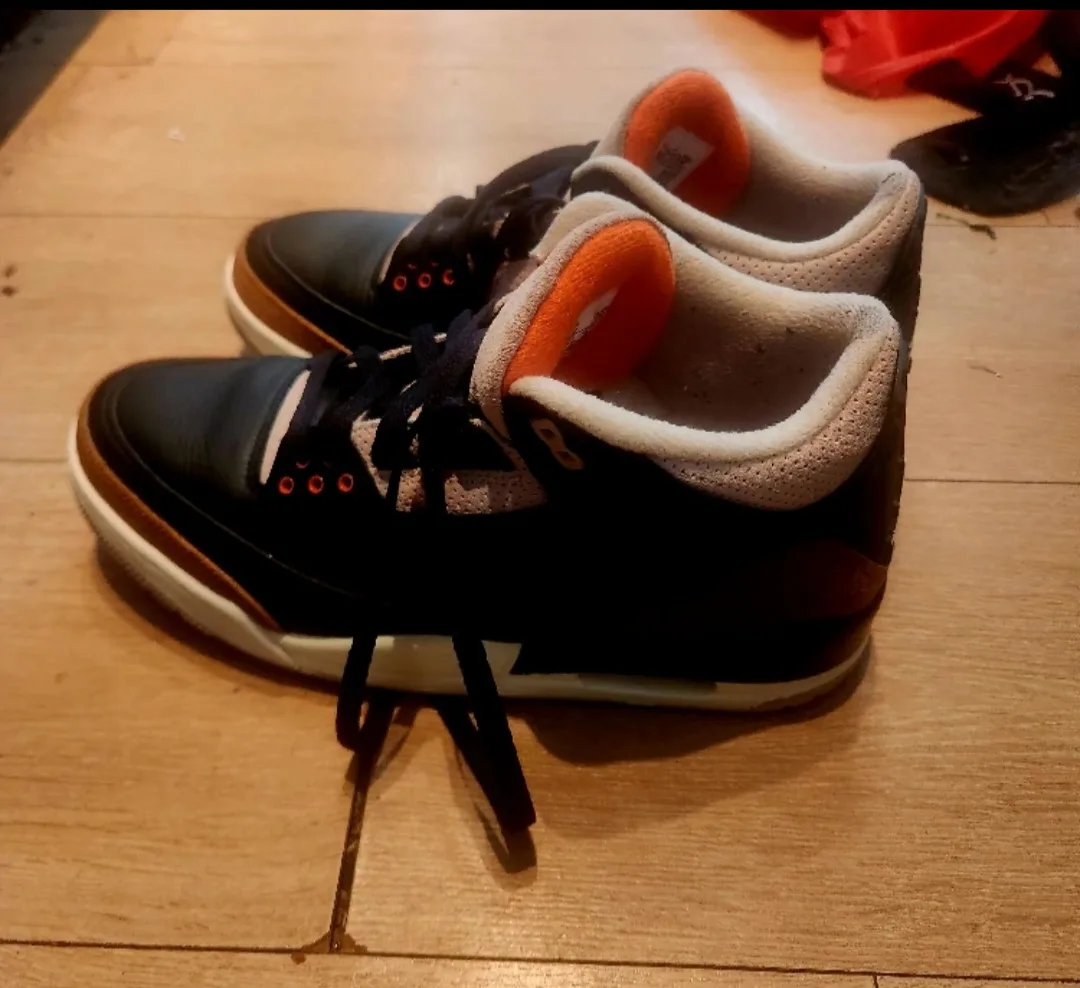 Jordan Retro 3 Black Gold US 10 image indicator(2)