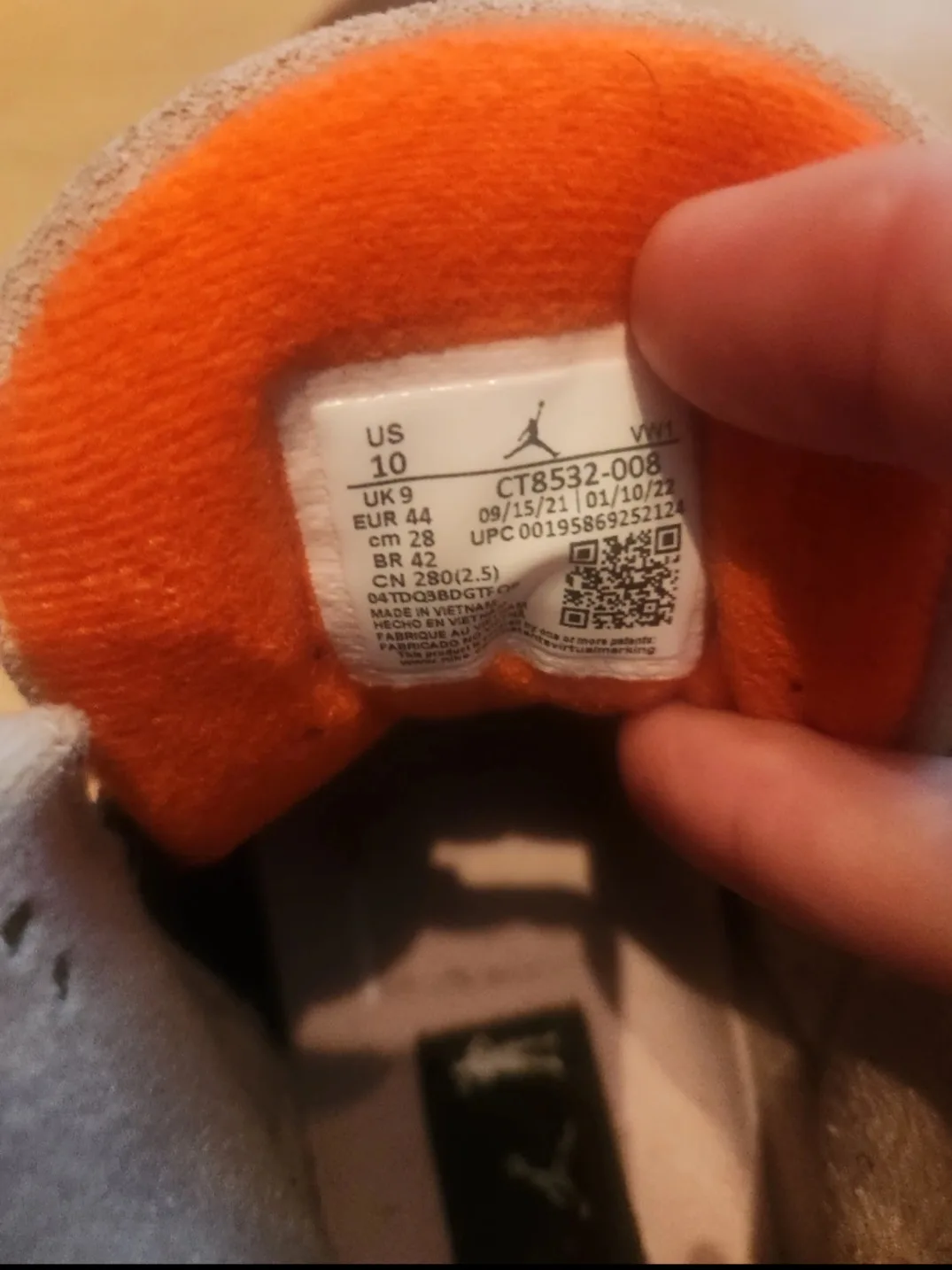 Jordan Retro 3 Black Gold US 10 image indicator(3)