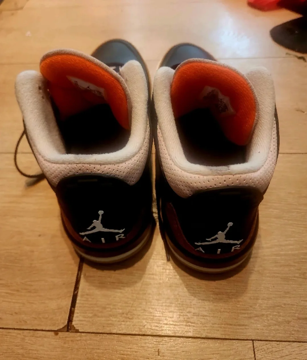 Jordan Retro 3 Black Gold US 10 image indicator(5)