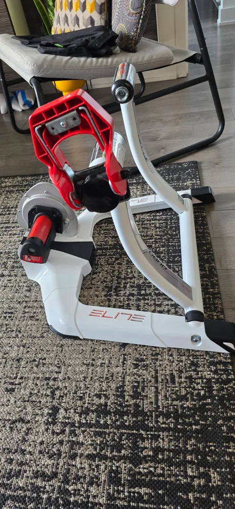 Elite Quobo Fluid Bike Trainer image indicator(2)