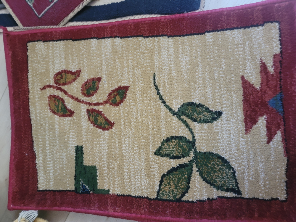 Assorted Floral Patterned Rugs - photo 3