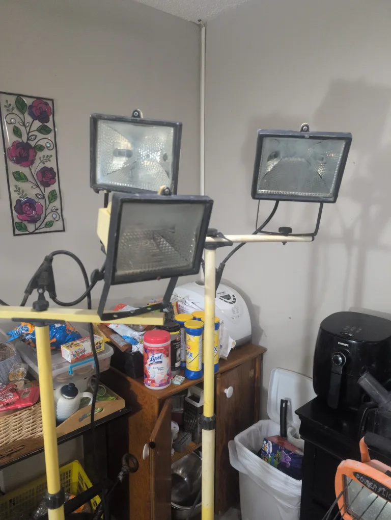 Work Lights on Stand thumbnail