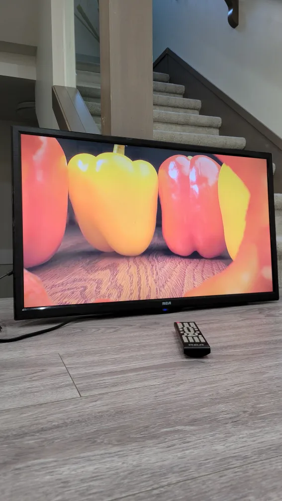 32" RCA LED TV image indicator(4)