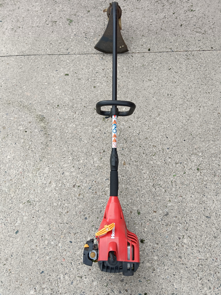 Homelite 26cc Curve Shaft Gas String Trimmer