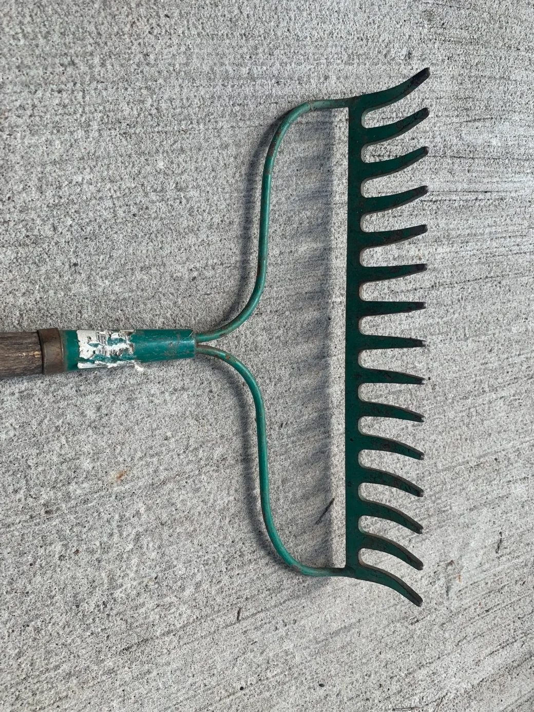 Garant Heavy Duty Rake thumbnail