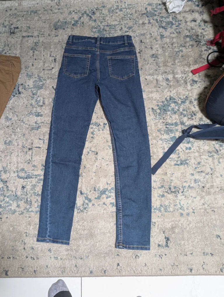 Jeans and Joggers take all for 27$ image indicator(3)