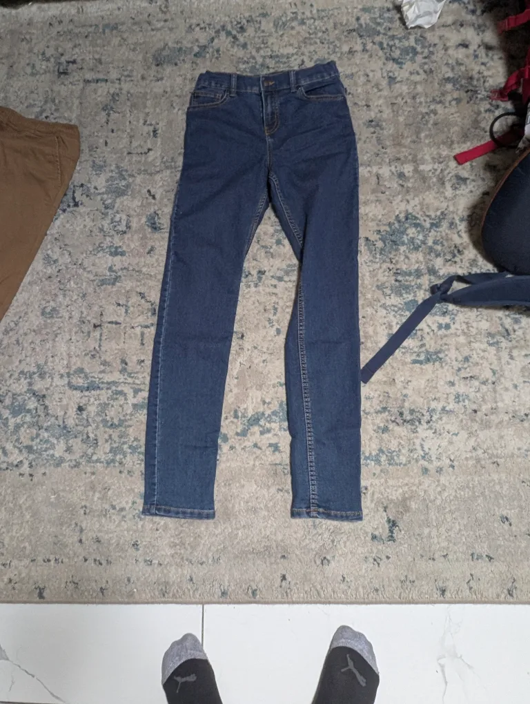 Jeans and Joggers take all for 27$ image indicator(4)