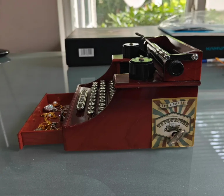Mini Typewriter Toy with Jewelry Included 💖🧡 image indicator(3)