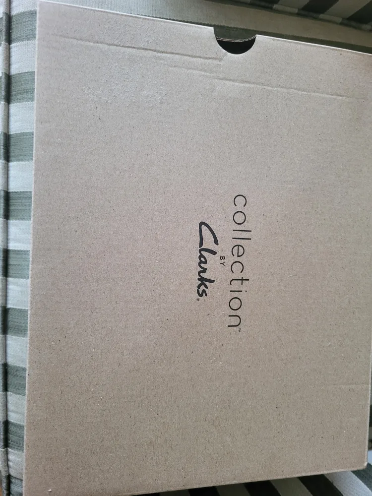 New Clarks Black Leather Shoes Size 8.5 image indicator(4)