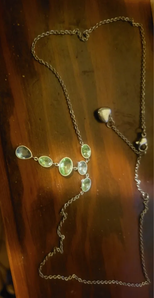 Necklace with Green Stones image indicator(2)