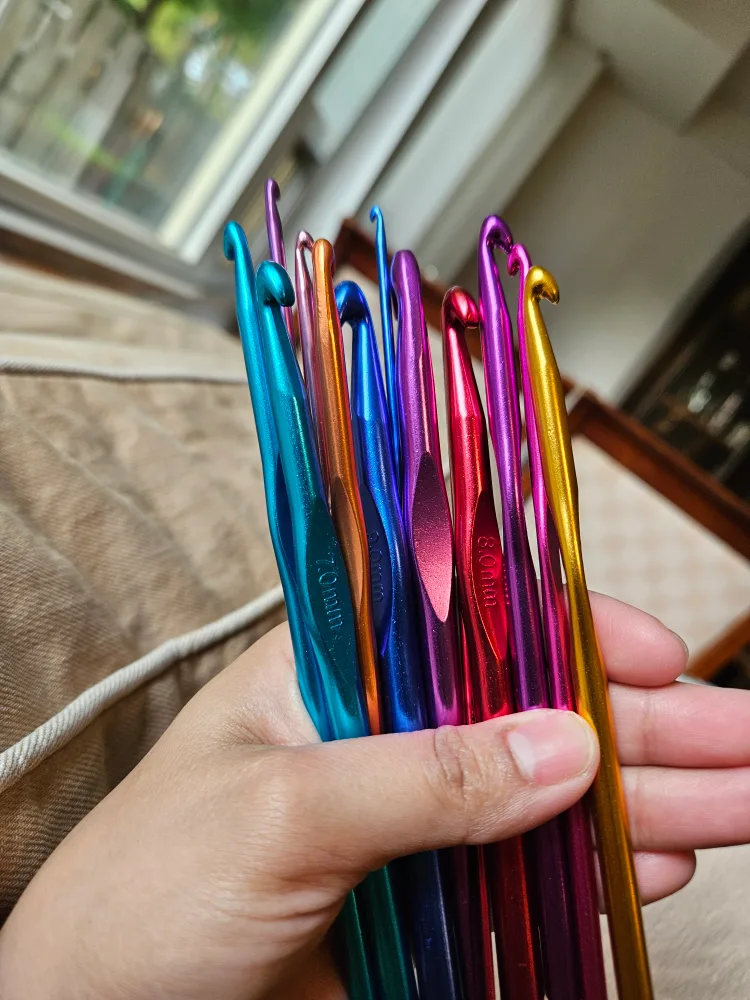 Crochet Hook Set - Assorted Sizes & Colours thumbnail