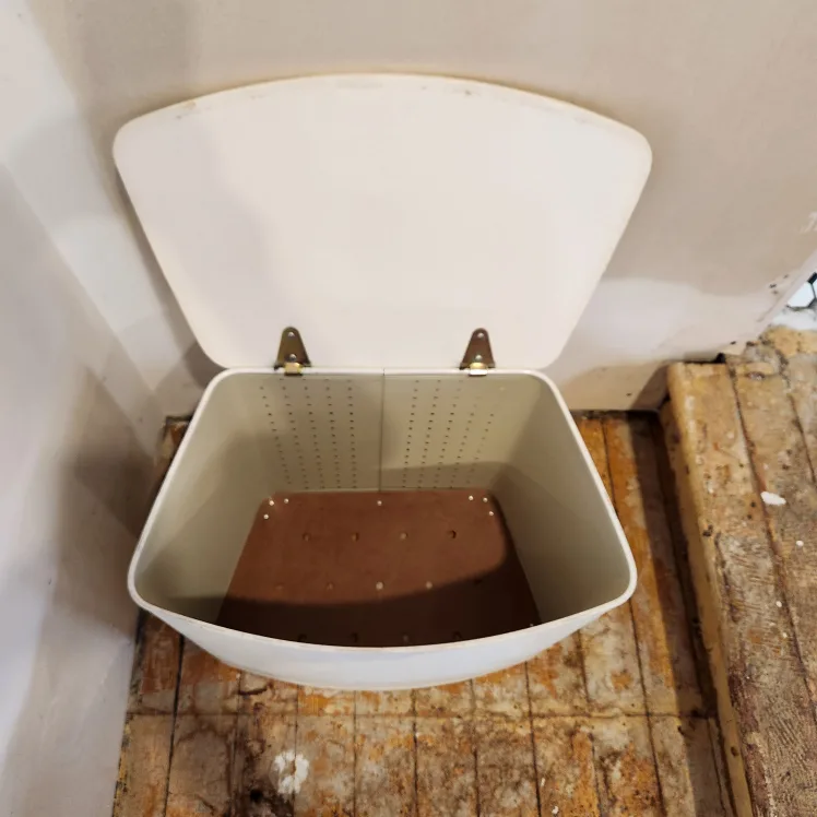 Vintage laundry hamper - Free! image indicator(2)