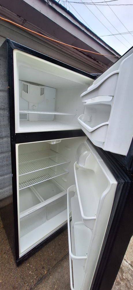 Kenmore Black Refrigerator - photo 4