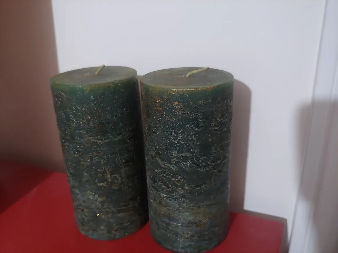 Set of 2 Green Textured Candles image indicator(2)