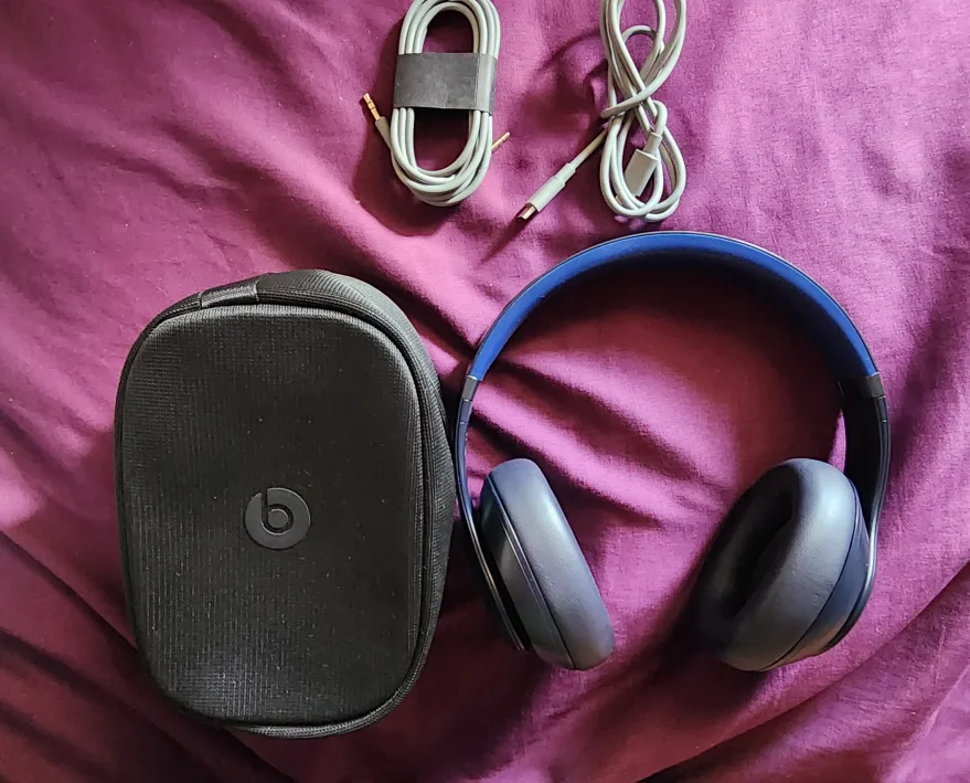 Beats Studio Pro Wireless Noise Cancelling Headphones - Navy image indicator(9)