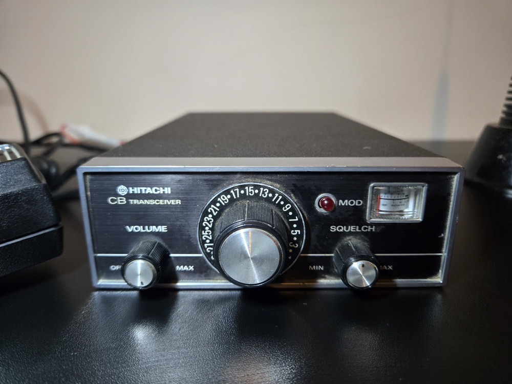 Hitachi CB Radio + Microphone + Antenna - photo 2