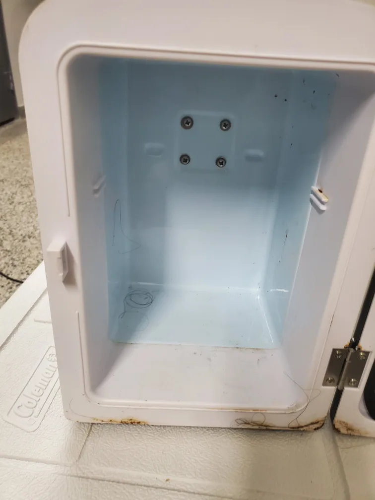 Koolatron Retro Mini Car Fridge - Black image indicator(2)