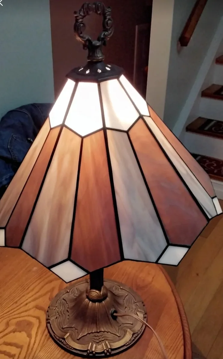 Beautiful Vintage Stained Glass Lamp, Excellent Like New image indicator(3)
