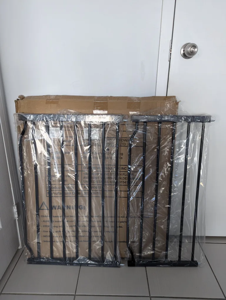 Extra wide pet or baby gate image indicator(3)