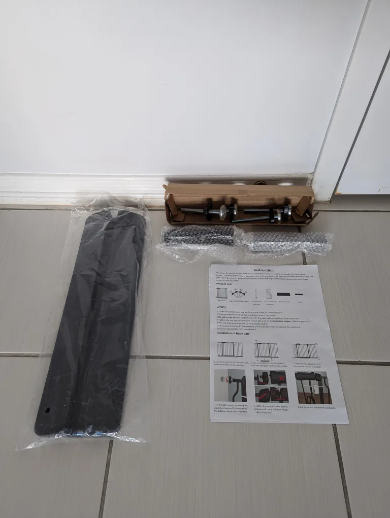 Extra wide pet or baby gate image indicator(4)