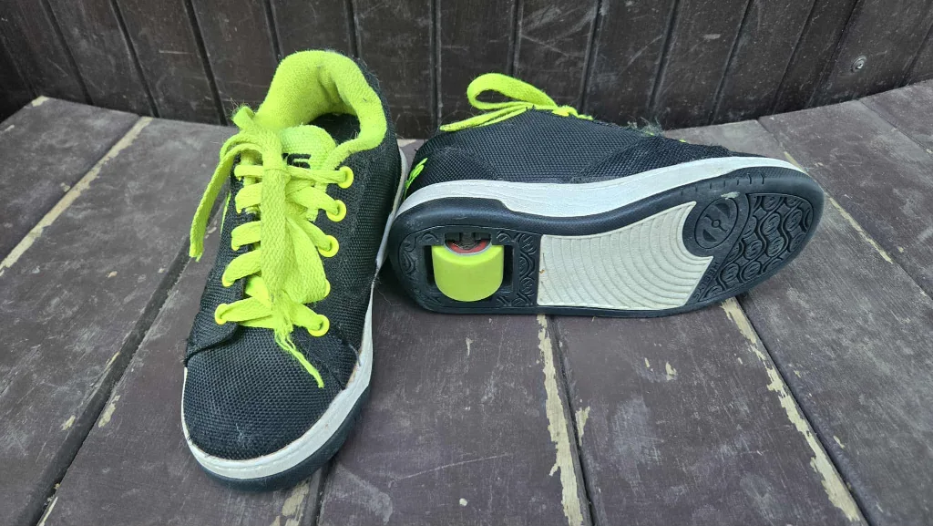 Heely kids size 13c thumbnail