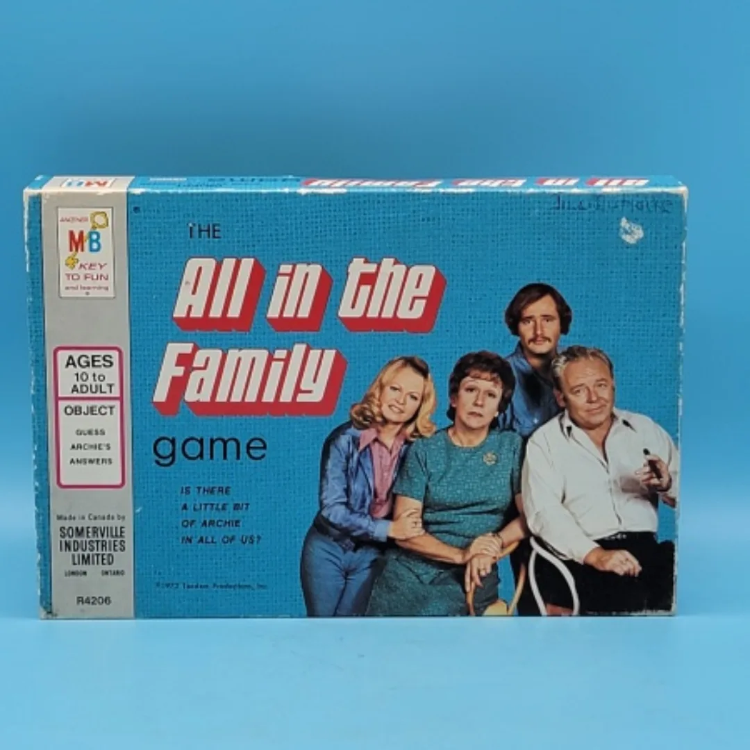 🥳VGC🤩 ALL IN THE FAMILY Game *Complete* thumbnail