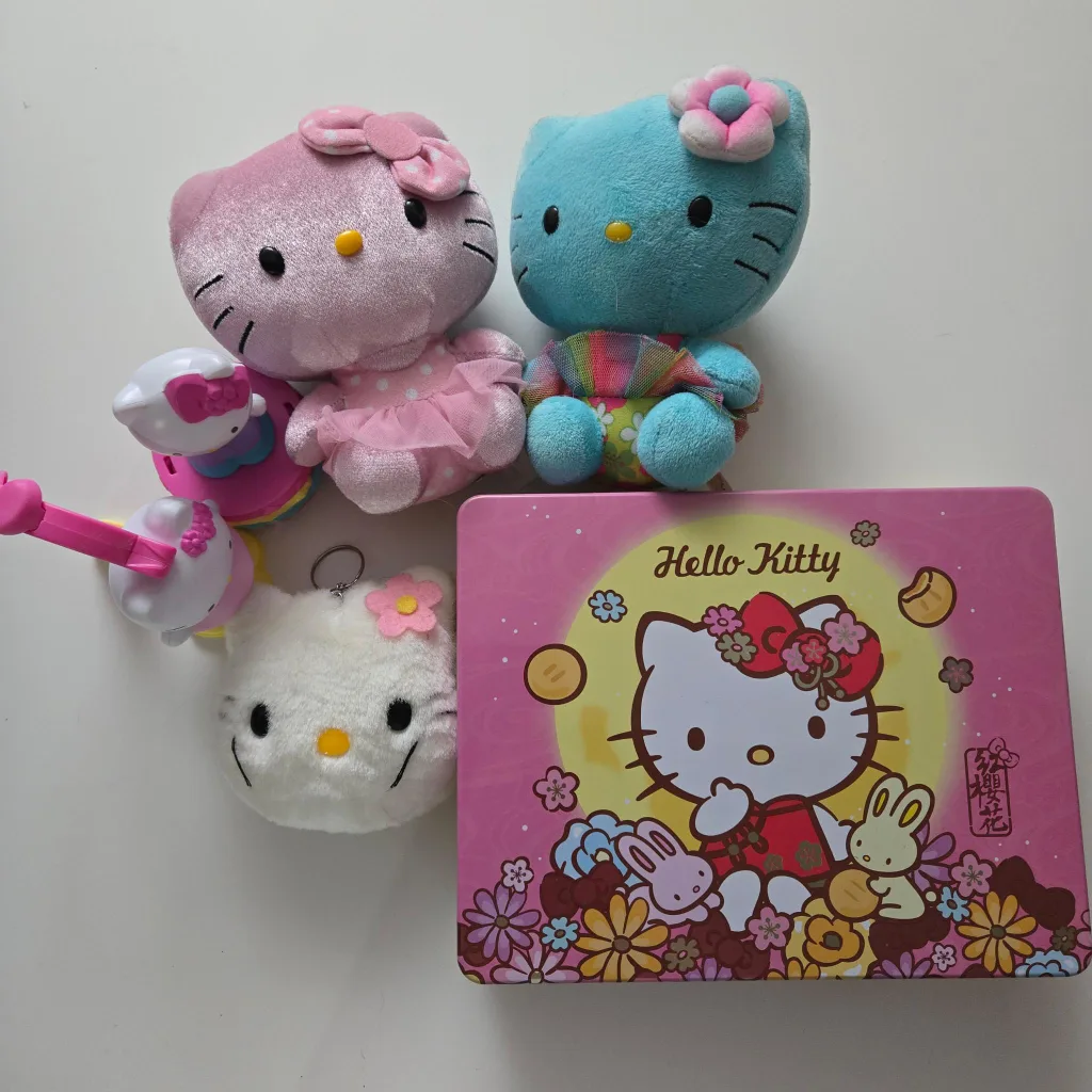 Hello Kitty Toys & Tin Box Set image indicator(2)
