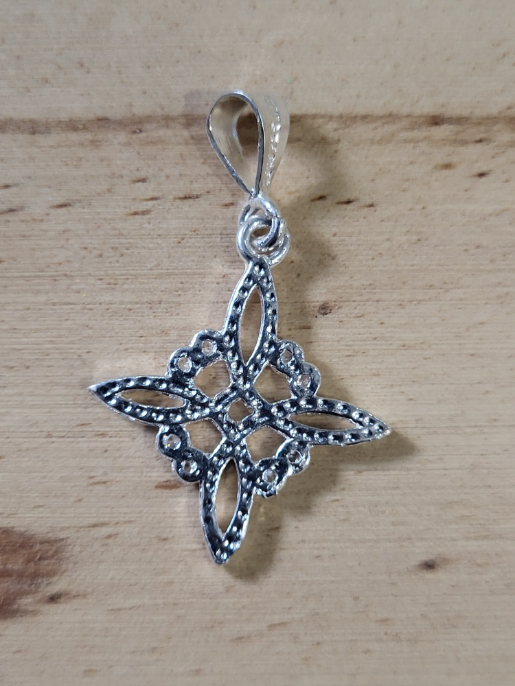 Silver Celtic Knot Pendant - photo 3