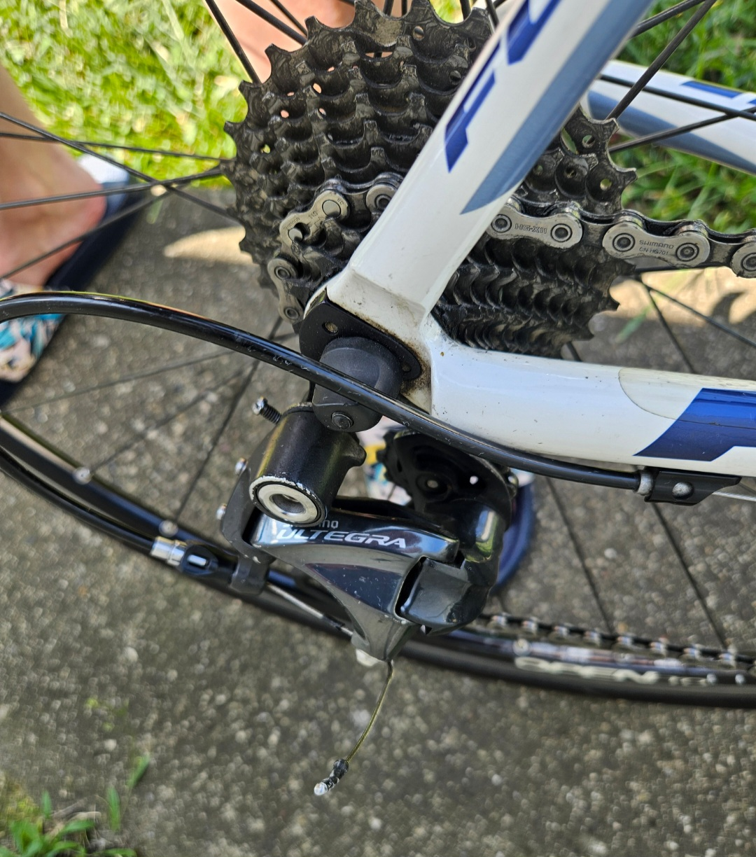 Fuji Granfondo 2.0 LE carbon road bike - photo 5