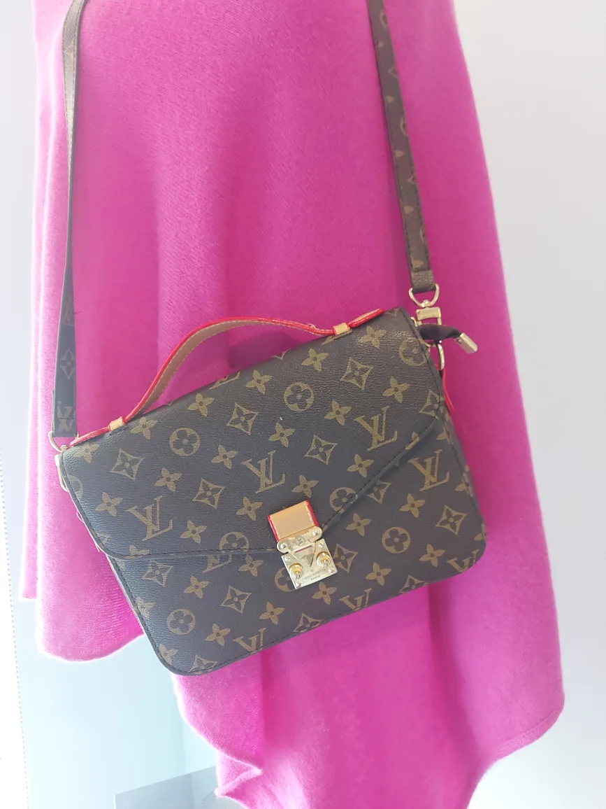 Louis Vuitton Metis Handbag thumbnail