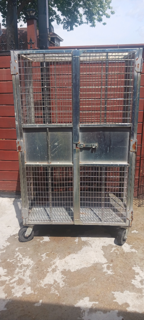 Metal Wire Cage with Wheels