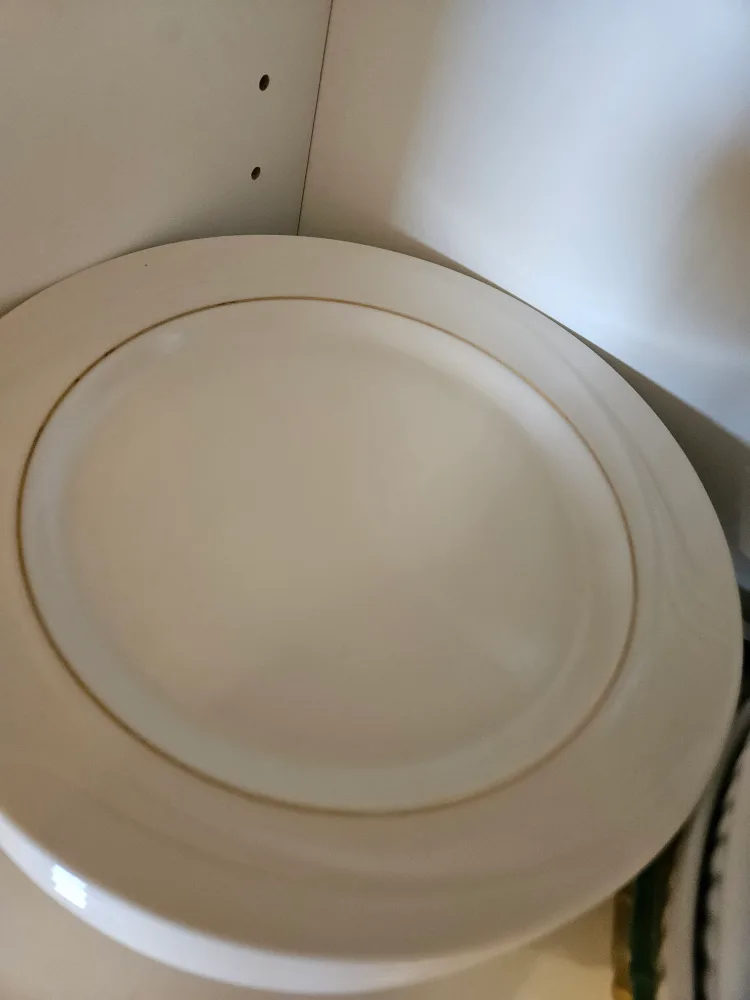 Set of White Dinner Plates with Gold Trim thumbnail