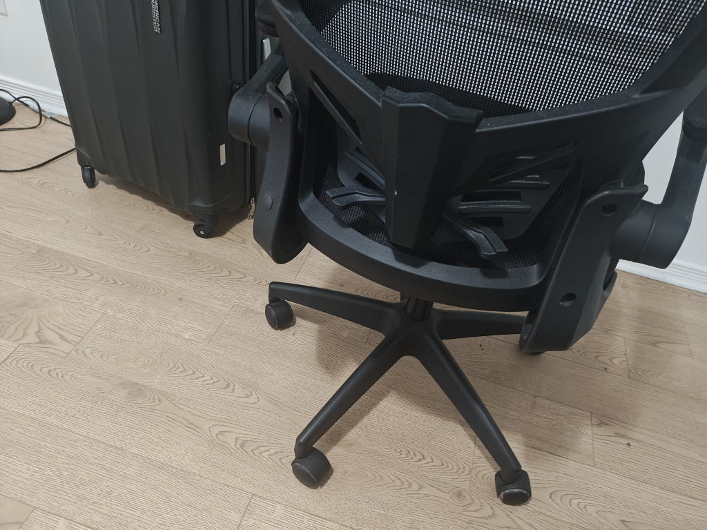 Black Mesh Office Chair - photo 2